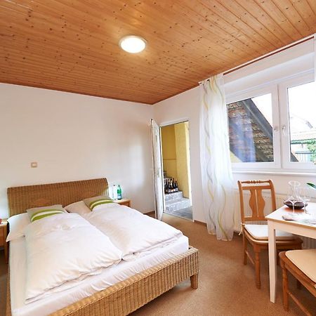 Gaestehaus Achenbach Wonsheim ภายนอก รูปภาพ